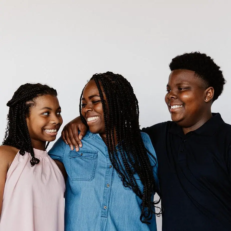 Grupo de estudiantes sonriendo